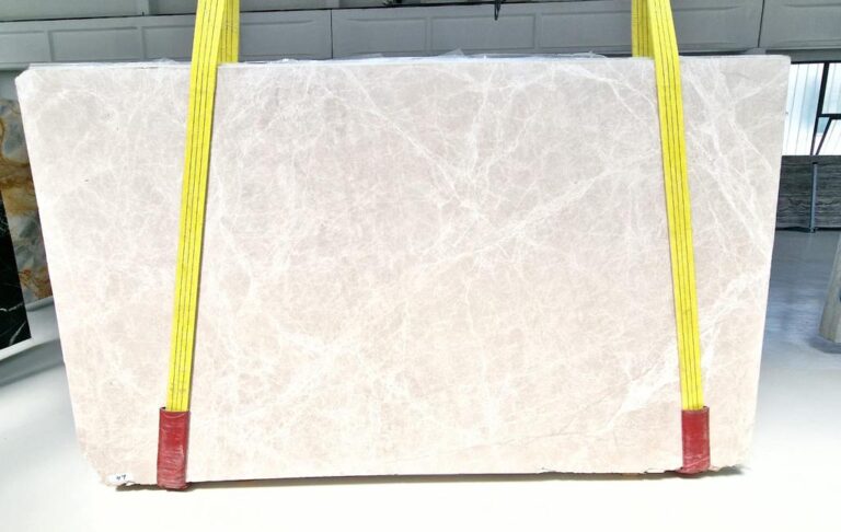 Wybrany marmur ze zdjęcia z hurtowni z Włoch