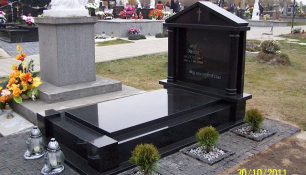 Nagrobek podwójny 8