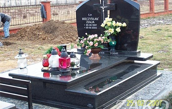 Nagrobek podwójny 21