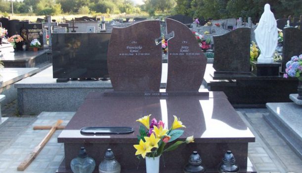 Granit Tokowski z krzyżem wyciętym