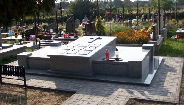 Grobowiec z granitu z Granicznej