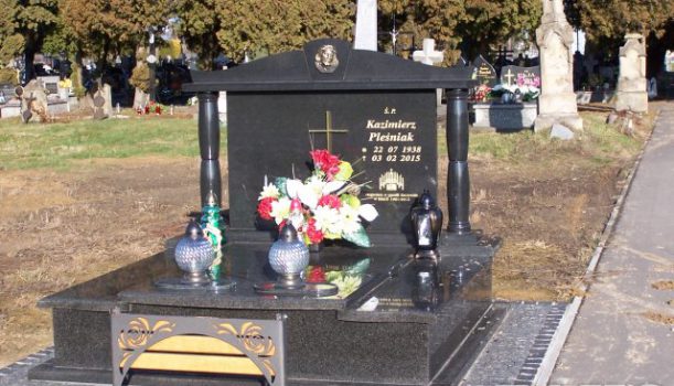 Grobowiec z kolumnami toczonymi