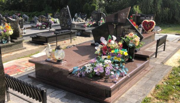 Nagrobek podwójny z granitu tokovskiego