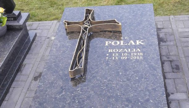 Nagrobek z krzyżem kutym ręcznie