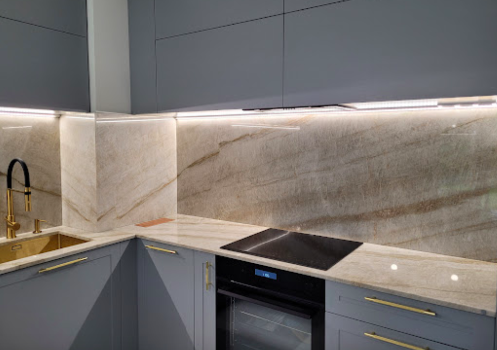 Nowoczesna kuchnia z blatem kwarcowym