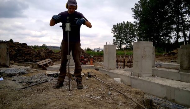 Pomiar zagęszczenia i stabilności gruntu przed wykonaniem nagrobka