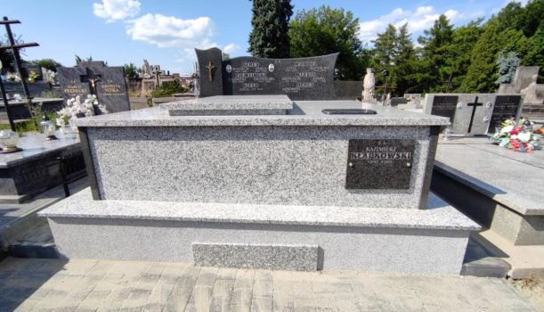 Jaki kamień wybrać na grobowiec?