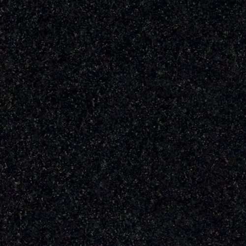 Na tym obrazie prezentowany jest imponujący Granit Premium Black Poler. Pochodzący z kopalń wysokiej jakości kamienia, ten granit wyróżnia się intensywną, głęboką czernią, która przyciąga uwagę. Jego doskonale wypolerowana powierzchnia odbija światło, tworząc efektowny efekt lustra. Premium Black Poler to kamień o eleganckim i luksusowym wyglądzie, doskonale nadającym się do blatu czy elementów wykończeniowych. Jego elegancja i trwałość stanowią połączenie estetyki i funkcjonalności, które wniosą wyrafinowaną atmosferę do każdego pomieszczenia.